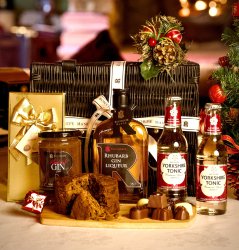 Rhubarb Celebration Hamper: Rhubarb Gin 35cl, Sloe Port Cake, Rhubarb Jam, 2 x 200ml Strawberry & Pomegranate Tonics & Chocolates