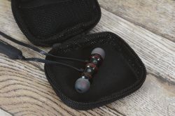 Av:link 100.540 Metallic Magnetic Bluetooth Earphones Ribbon Style Cable - Black