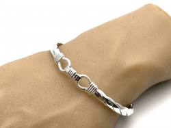 Silver Twist Style Loop Catch Bangle