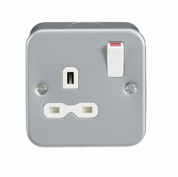 Knightsbridge Metal Clad 13A 1G DP Switched Socket - (MR7000)