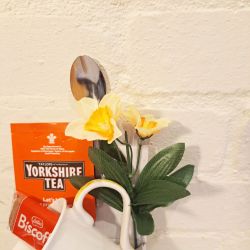 Yorkshire Tea, Biscoff Biscuit & Daffodil Mug Gift Set