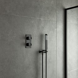 Vado Individual Omika Noir Shower Kit - Polished Black